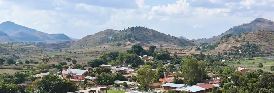 Collines volcaniques et cultures en terrasses autour d'Ampefy